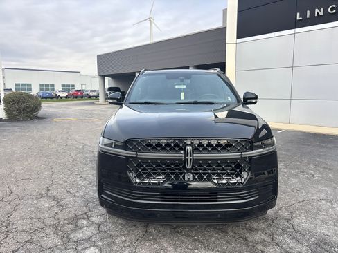 New 2026 Lincoln Navigator Reserve w/ Jet Appearance Package AWD/4WD image 2
