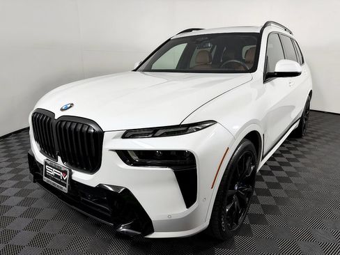 Used 2023 BMW X7 xDrive40i w/ Executive Package AWD/4WD image 4