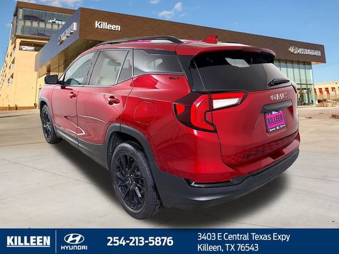 Used 2023 GMC Terrain SLT w/ Elevation Edition image 5