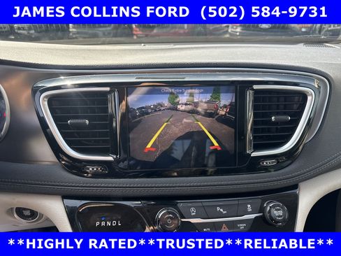 Used 2018 Chrysler Pacifica Limited FWD image 28