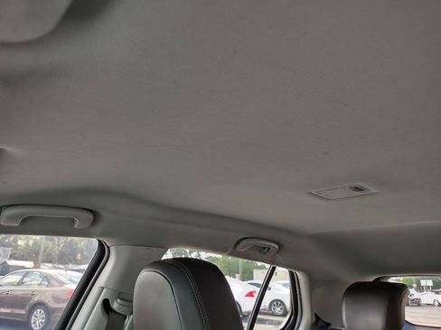 Used 2021 Chevrolet Trax LT w/ LT Convenience Package FWD image 29