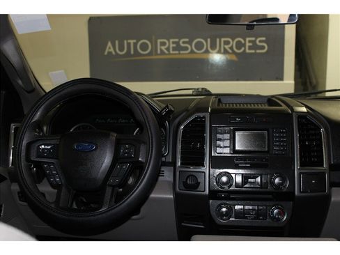Used 2015 Ford F150 XLT image 14