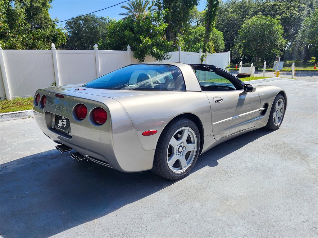 Used 1998 Chevrolet Corvette Coupe w/ Memory Pkg RWD image 8