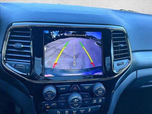 Used 2020 Jeep Grand Cherokee Altitude image 21