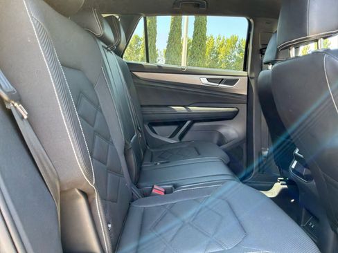 Used 2024 Volkswagen Atlas Cross Sport SE FWD image 19