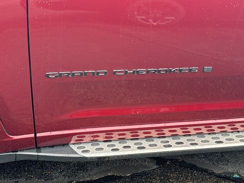 Used 2024 Jeep Grand Cherokee L Summit AWD/4WD image 33