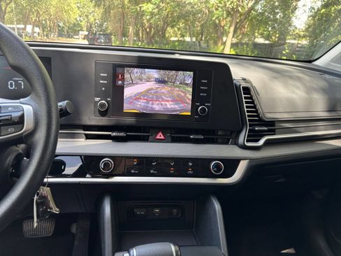 Used 2025 Kia Sportage LX FWD image 17