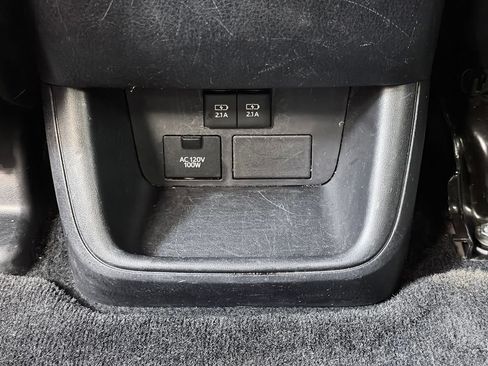 Used 2018 Toyota Highlander XLE FWD image 23