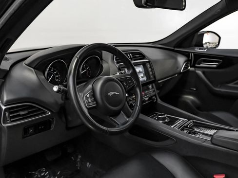 Used 2018 Jaguar F-PACE Premium image 9