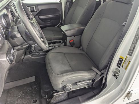 Used 2021 Jeep Gladiator Sport image 12