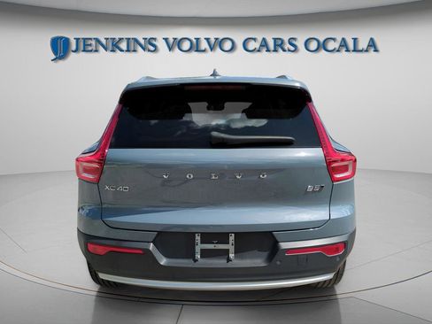 Used 2023 Volvo XC40 B5 Plus w/ Protection Package Premier AWD/4WD image 4