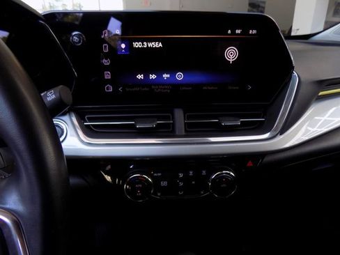 Used 2024 Chevrolet Trax LT w/ Driver Confidence Package FWD image 19