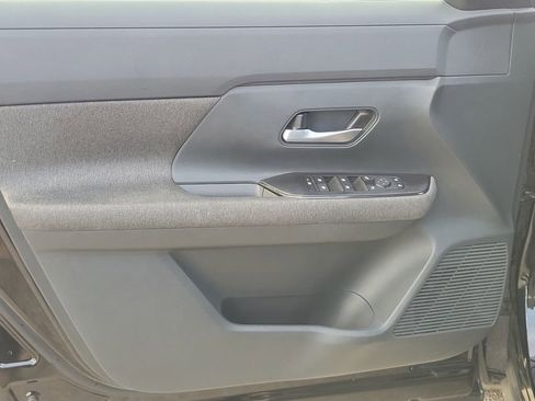 Certified 2025 Nissan Kicks SV FWD image 19
