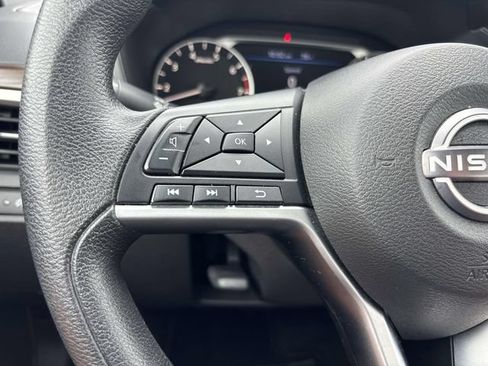 Used 2024 Nissan Altima 2.5 SV FWD image 18