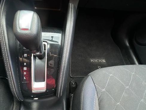 Used 2019 Nissan Kicks SV FWD image 32
