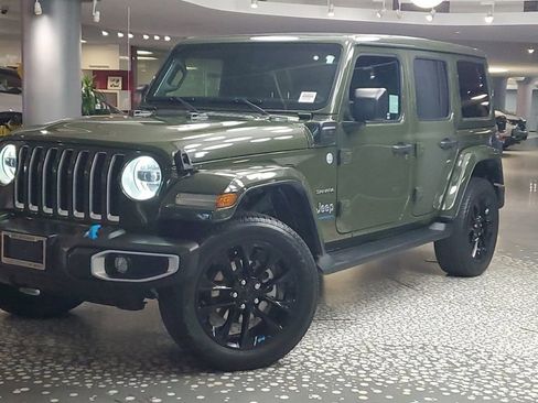 Used 2023 Jeep Wrangler Unlimited Sahara AWD/4WD image 33