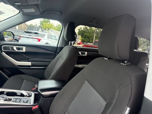Used 2024 Ford Explorer XLT AWD/4WD image 13