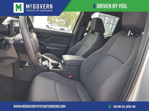 Used 2025 Toyota Tacoma SR5 AWD/4WD image 11