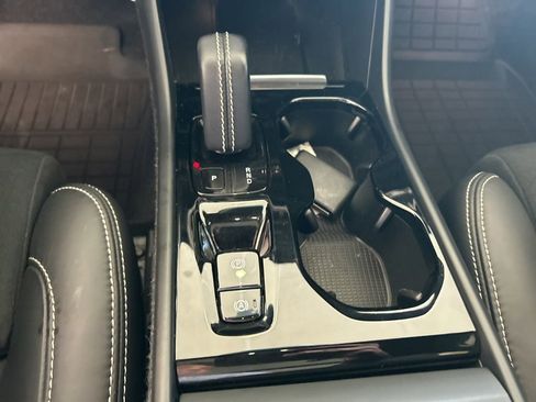 Used 2022 Volvo XC40 T5 R-Design w/ Advanced Package image 46