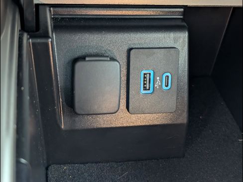 Used 2021 Ford Explorer Platinum w/ Equipment Group 601A AWD/4WD image 17
