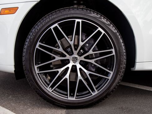 Certified 2026 Porsche Macan AWD/4WD image 12