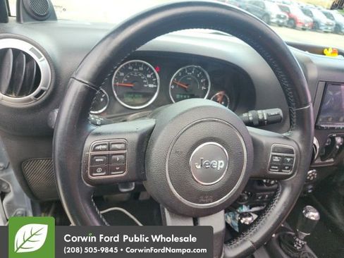 Used 2014 Jeep Wrangler Unlimited Sahara w/ Dual Top Group AWD/4WD image 20