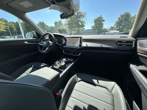 Certified 2024 Volkswagen Atlas SEL AWD/4WD image 30