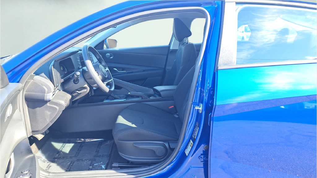 Used 2026 Hyundai Elantra SE FWD image 22