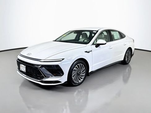 Used 2025 Hyundai Sonata SEL FWD image 2