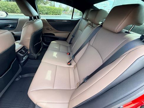 Certified 2022 Lexus ES 350 w/ Accessory Package 2 image 18