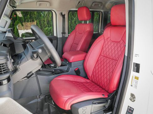 Used 2025 INEOS Grenadier Station Wagon AWD/4WD image 16