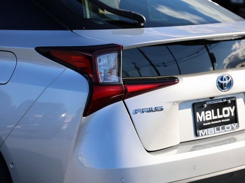 Certified 2022 Toyota Prius LE image 9