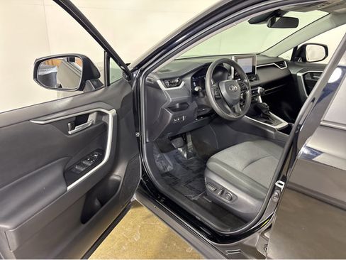 Used 2025 Toyota RAV4 XLE image 2