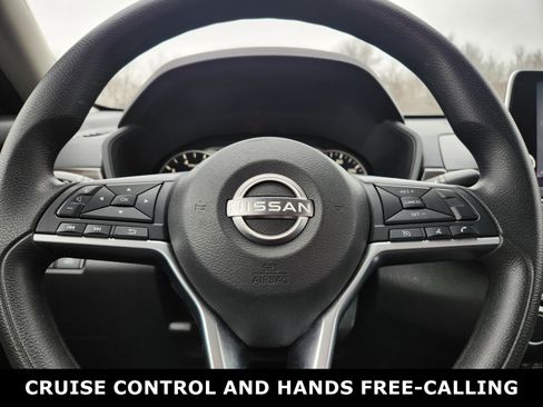 Used 2023 Nissan Altima 2.5 SV image 2