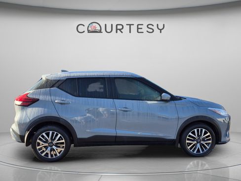Certified 2022 Nissan Kicks SV FWD image 8