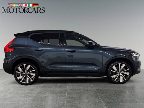 Certified 2022 Volvo XC40 P8 Recharge Plus image 2
