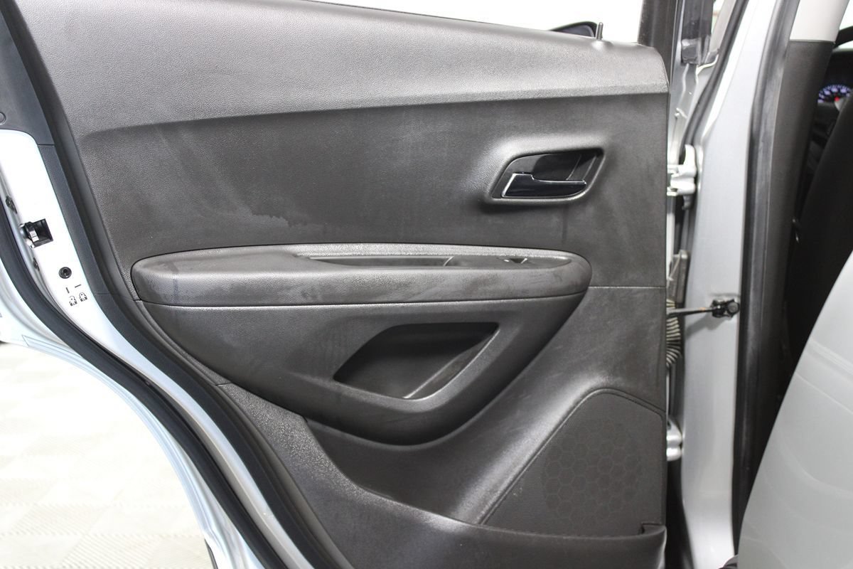 Used 2018 Chevrolet Trax LS FWD image 17