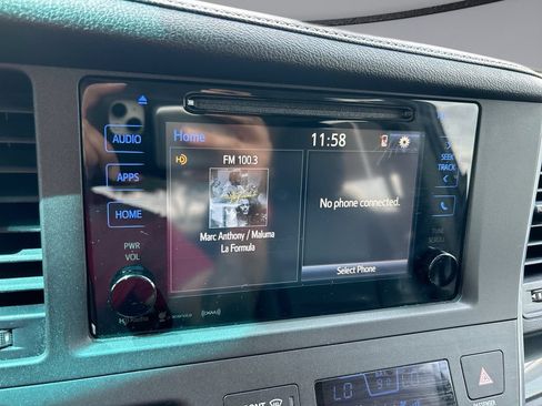 Used 2016 Toyota Sienna SE FWD image 22