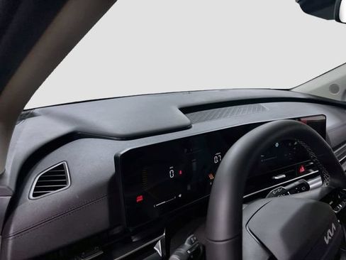 New 2027 Kia Carnival LX FWD image 9