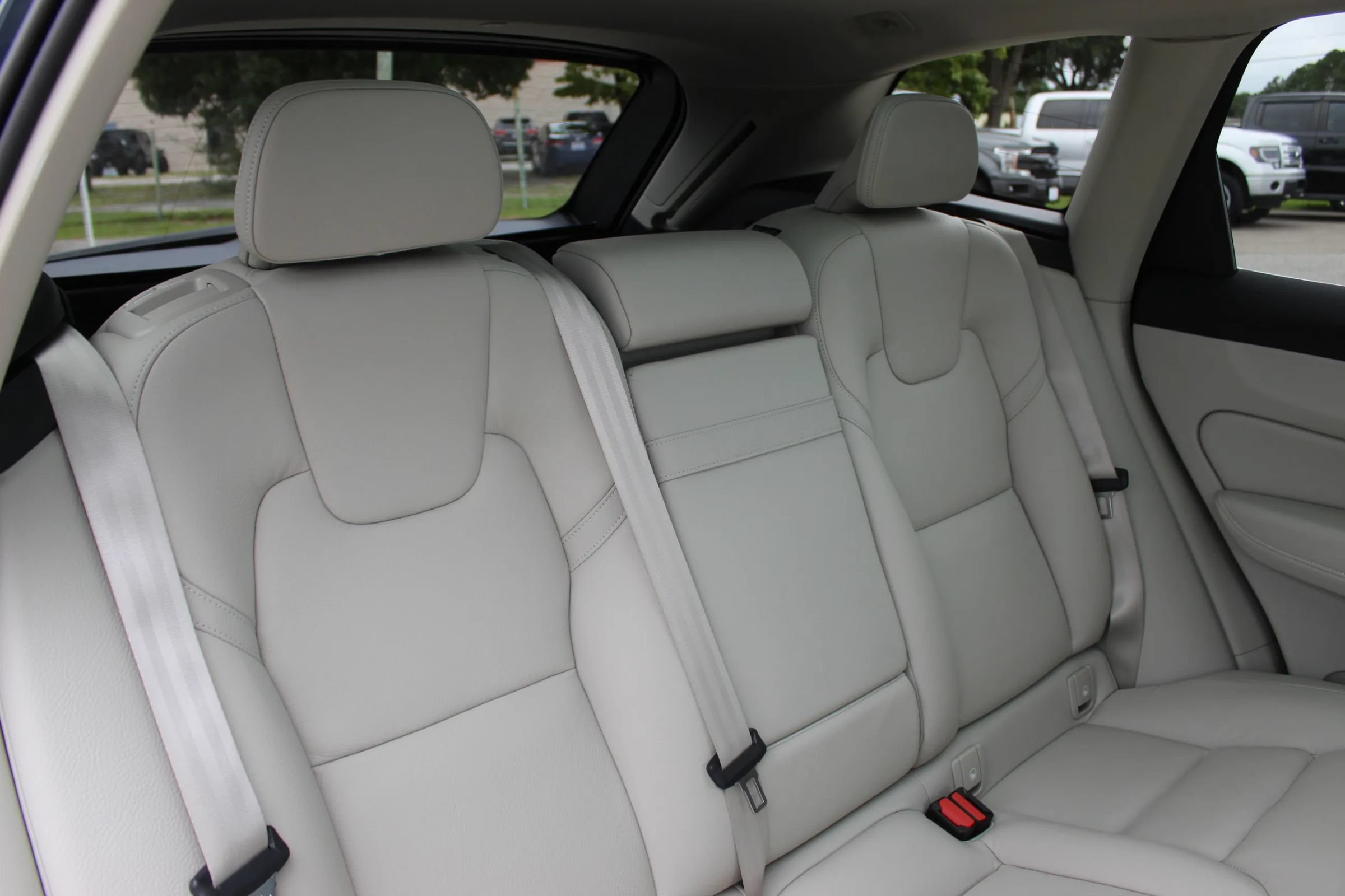 Used 2021 Volvo XC60 T5 Momentum w/ Premium Package FWD image 26