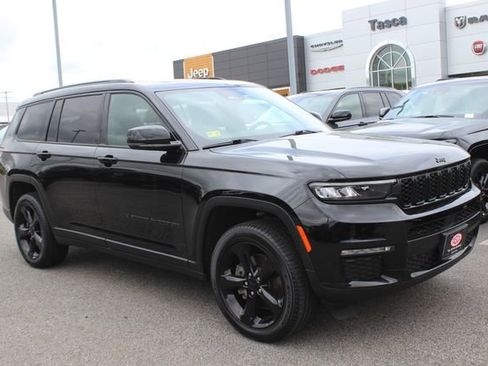 Used 2024 Jeep Grand Cherokee L Limited w/ Black Appearance Package AWD/4WD image 1