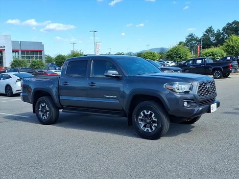 Certified 2023 Toyota Tacoma TRD Off-Road AWD/4WD image 2