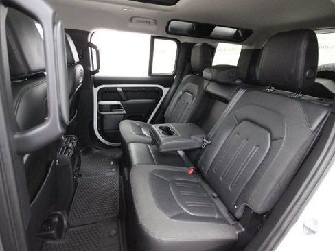 Used 2020 Land Rover Defender 110 SE image 19