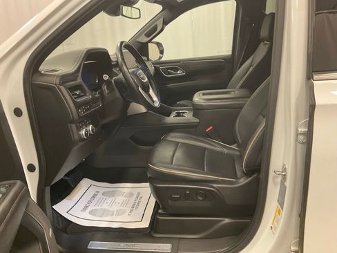 Used 2024 GMC Yukon XL SLT image 4