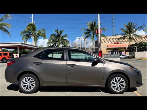 Used 2017 Toyota Corolla LE FWD image 4
