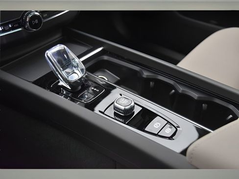 Certified 2026 Volvo XC60 B5 Plus w/ Protection Package Premier AWD/4WD image 34