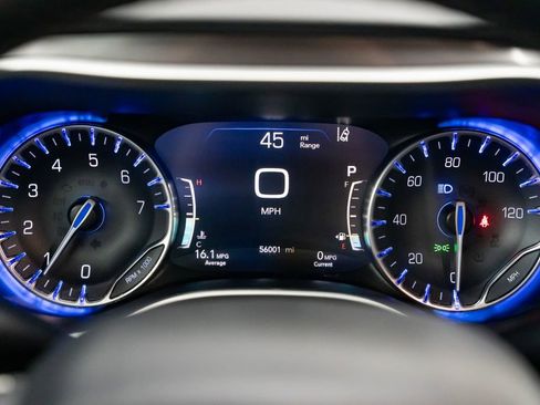 Used 2025 Chrysler Pacifica Select FWD image 18