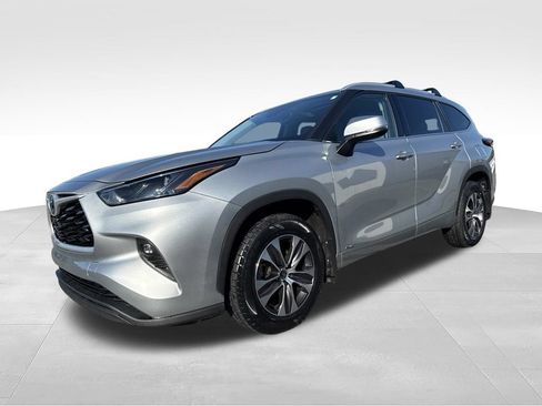 Used 2022 Toyota Highlander XLE AWD/4WD image 5