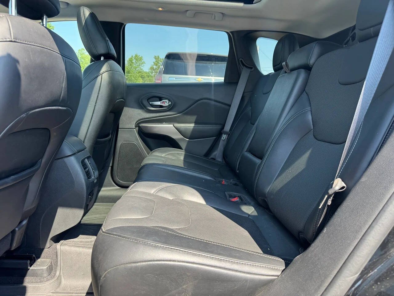 Used 2021 Jeep Cherokee Limited w/ Mopar Interior Package AWD/4WD image 12