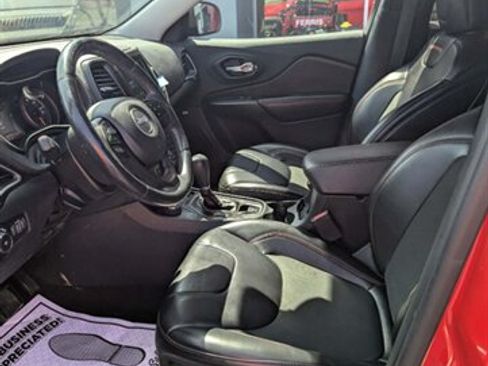 Used 2019 Jeep Cherokee Trailhawk w/ Cold Weather Group AWD/4WD image 17